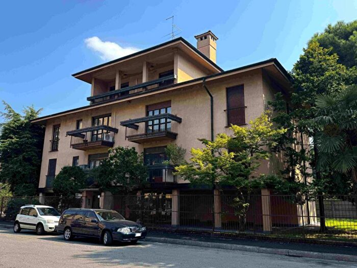 Appartamento trilocale in affitto in Via El Alamein, San Martino, Legnano