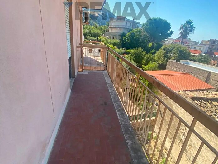Appartamento con 6 locali in vendita in Via Vincenzo Bellini, Carini