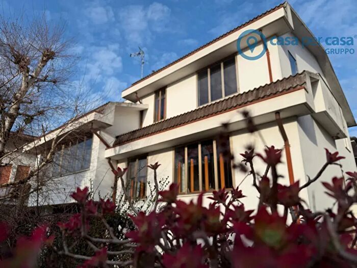 Casa con 7 locali in vendita in Rovigo