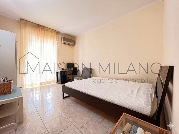 Appartamento trilocale in affitto in Piazza San Luigi, Lodi Brenta, Milano