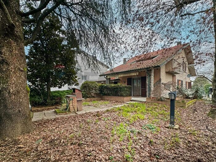Casa con 6 locali in vendita in Via Bergamo, Bellusco