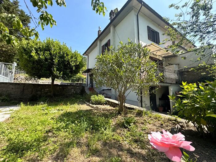 Casa quadrilocale in vendita in Via della Casciaia, Vaiano