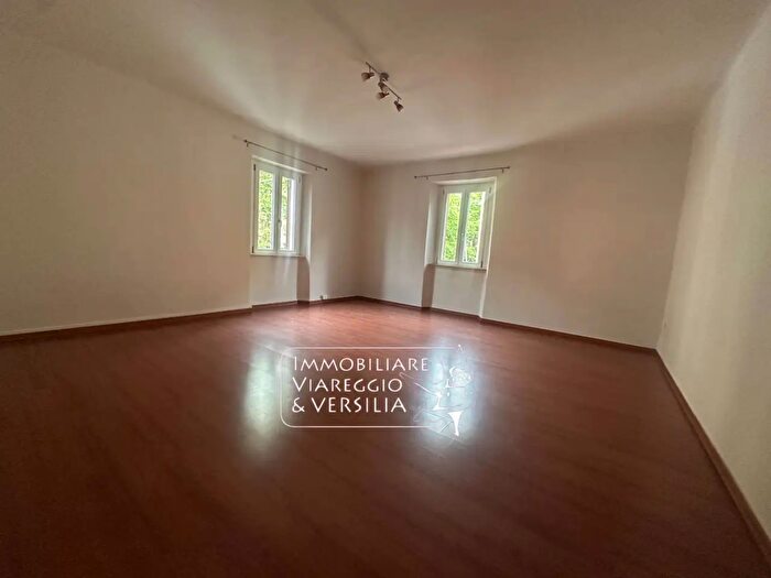 Appartamento quadrilocale in vendita in Via Garibaldi, Viareggio