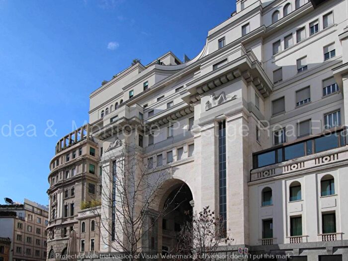 Appartamento bilocale in affitto in Galleria del Corso, Duomo, Milano