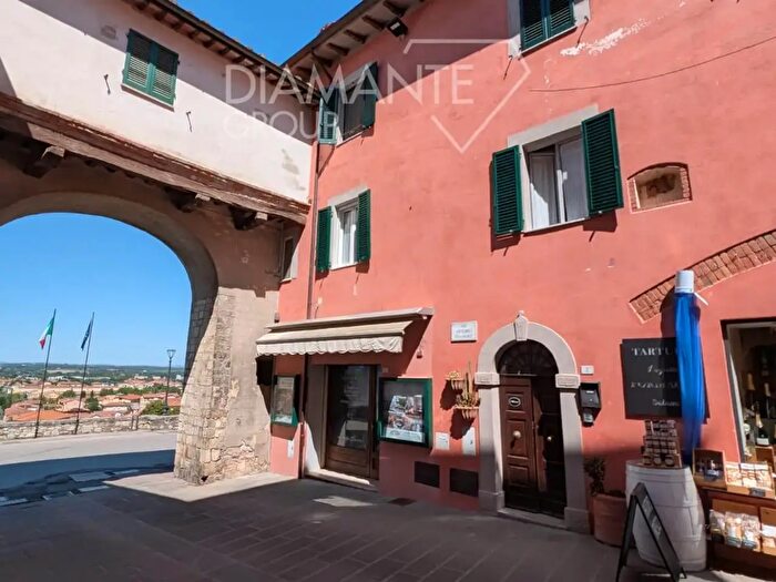 Appartamento trilocale in affitto in Castiglione Del Lago