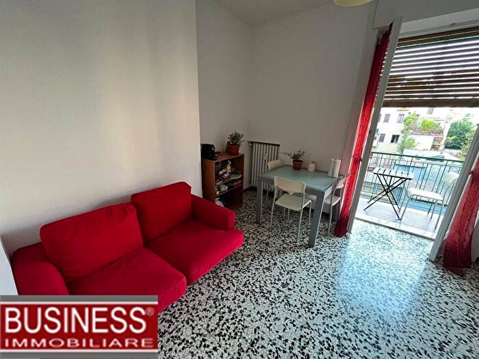 Appartamento trilocale in affitto in Viale Lombardia, Farini, Milano