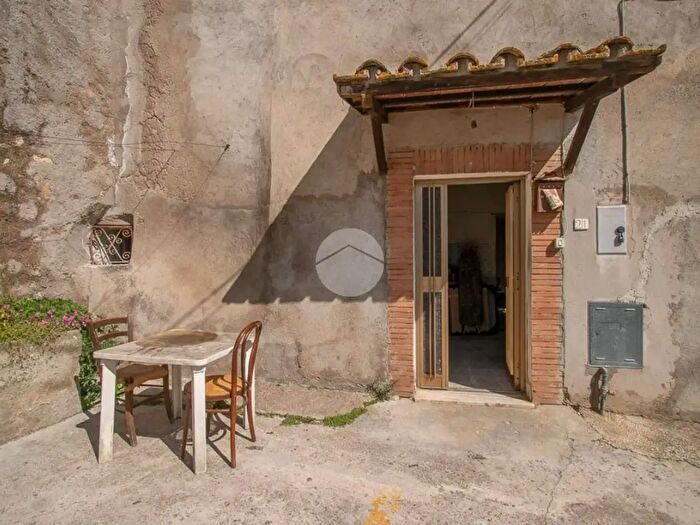 Appartamento trilocale in vendita in Via della Conciliazione, Tarano