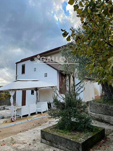 Casa trilocale in vendita in Via Felice Roberti Rogliano, Rogliano