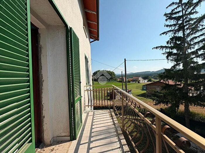 Casa con 6 locali in vendita in Strada di San Simeone Località Branca, Gubbio