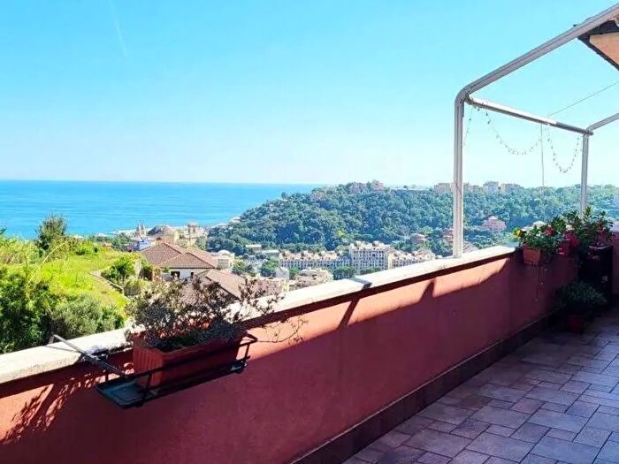 Appartamento con 6 locali in vendita in Via Marconi, Arenzano