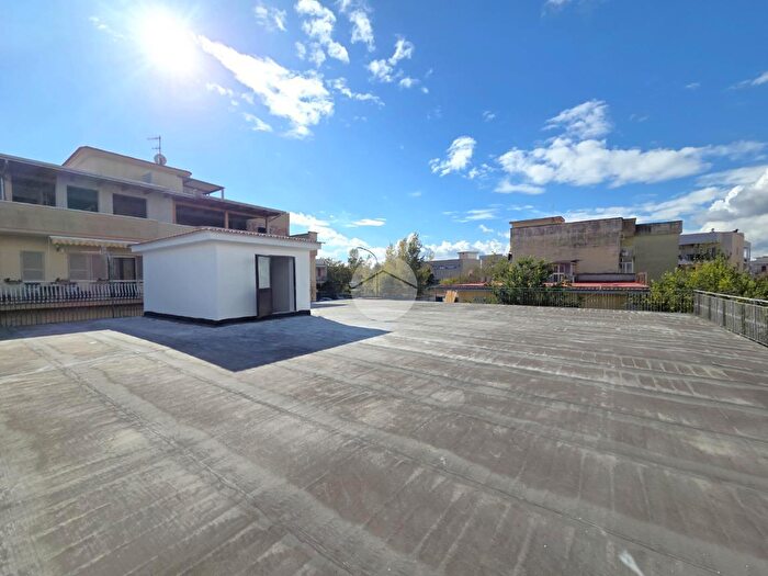 Casa con 6 locali in vendita in Via Carioli Benedetto Casoria, Casoria