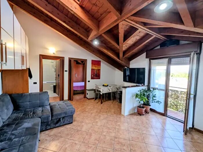 Appartamento bilocale in vendita in Via Privata Umbria, Pogliano Milanese