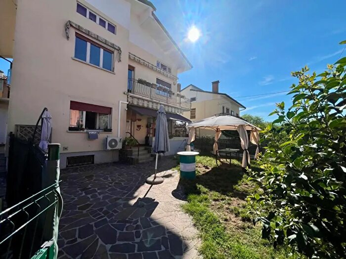 Appartamento trilocale in vendita in Via Montanara, Udine