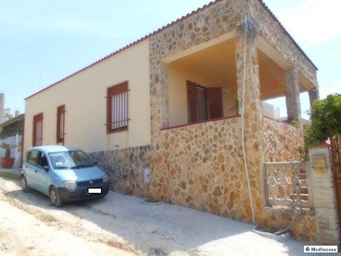 Casa con 6 locali in affitto in Via, Triscina, Castelvetrano