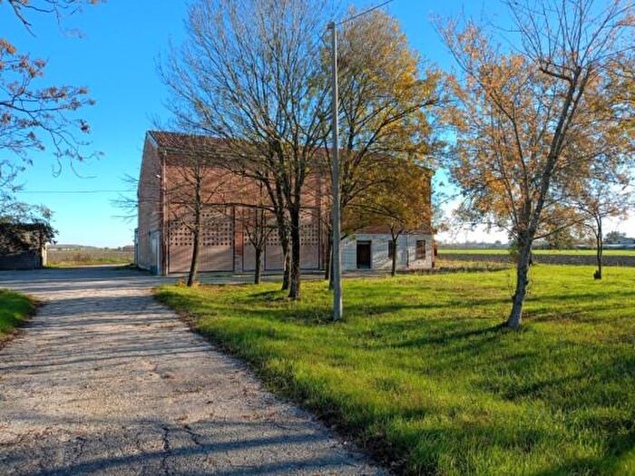 Casa con 5 locali in vendita in Mirandola