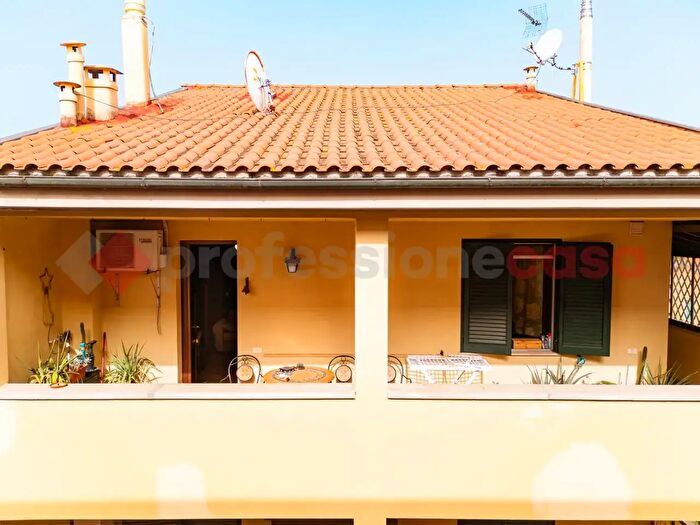 Appartamento trilocale in vendita in Via Roma, Riparbella