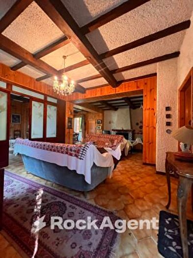 Casa con 6 locali in vendita in Via Casa Mezzanotte, Pievepelago