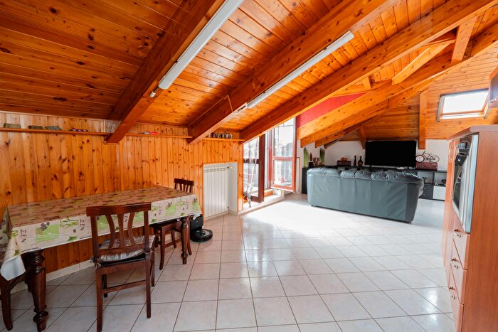 Appartamento con 5 locali in vendita in Via Sapri, Torino