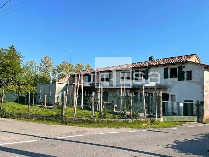 Casa con 5 locali in vendita in Ghirada, Treviso