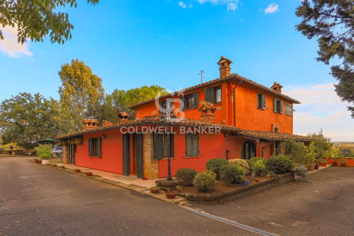 Casa con 16 locali in vendita in Via del Patollo, Corciano