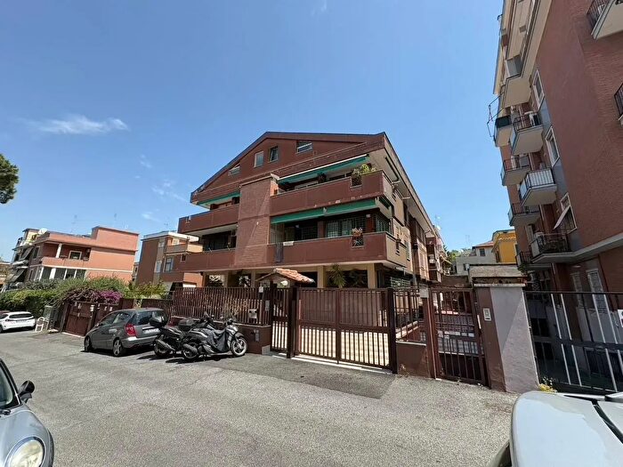 Appartamento con 5 locali in vendita in Via Ilario Alibrandi, Roma