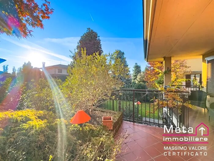 Casa con 8 locali in vendita in Via XXV Aprile, Tribiano