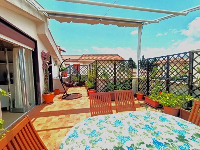 Appartamento trilocale in affitto in Via Omero, Mondello Valdesi, Palermo