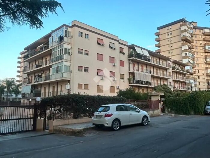 Appartamento con 6 locali in vendita in Via Santa Maria di Gesù, Palermo