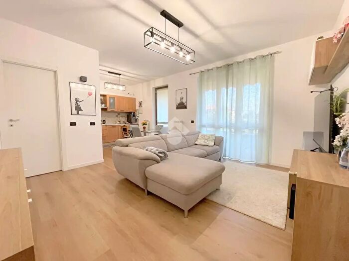 Appartamento trilocale in vendita in Via V Veneto, Cornaredo