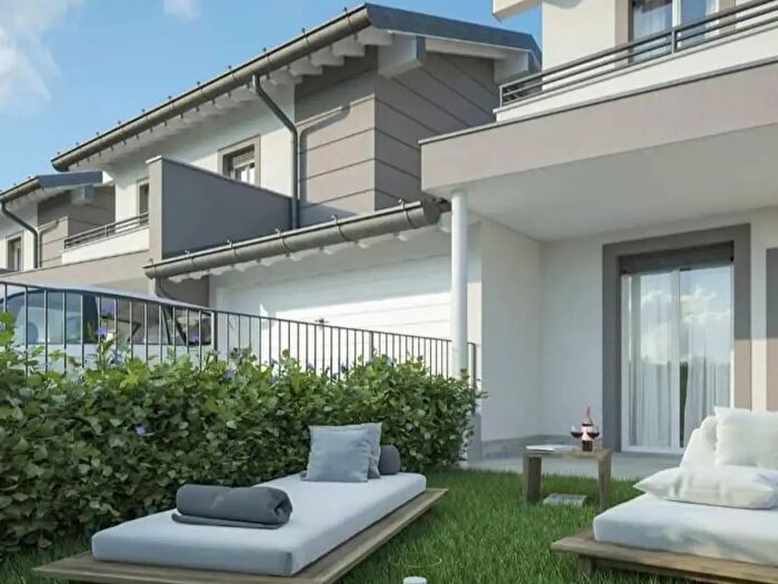 Casa con 6 locali in vendita in Campi Bisenzio