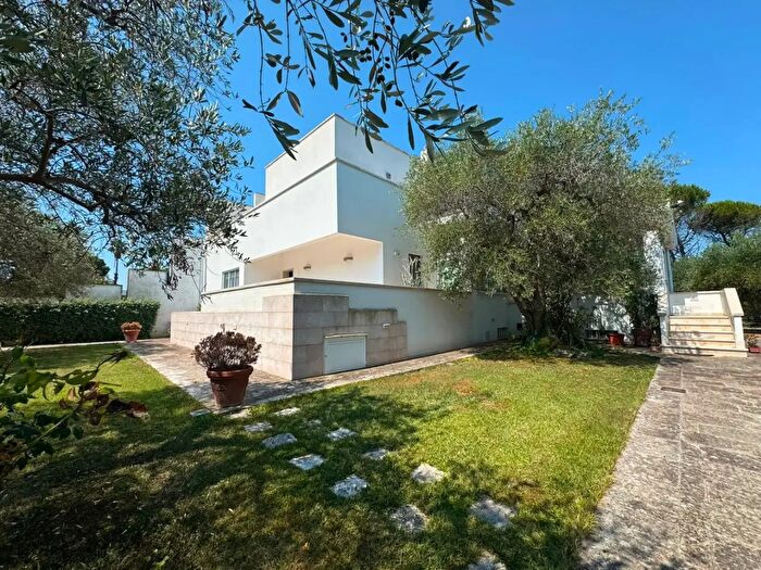 Casa quadrilocale in vendita in Via Napoli, Bari