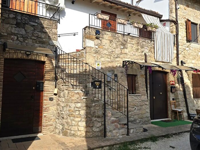 Appartamento trilocale in vendita in Via San Giovanni della Genga, Assisi