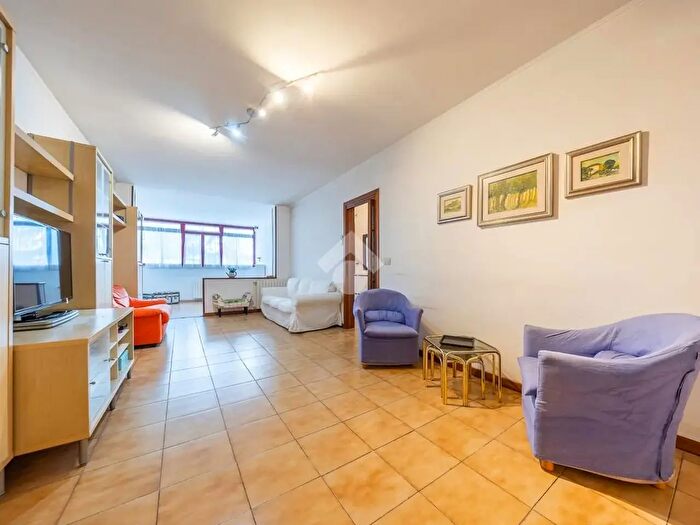 Appartamento trilocale in vendita in Via delle Magnolie, Guidonia Montecelio