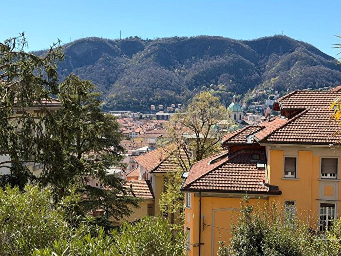 Appartamento bilocale in affitto in Via Francesco Scalini, Valduce Crispi, Como