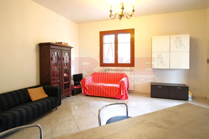 Casa con 7 locali in vendita in Via Grappa Tuglie, Tuglie