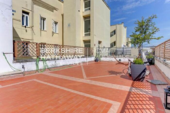 Appartamento con 5 locali in vendita in Via Filippo Civinini, Roma