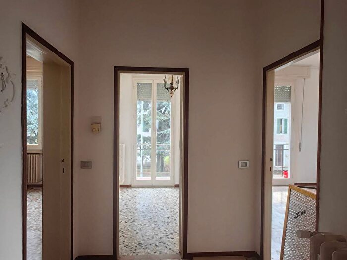 Appartamento con 5 locali in affitto in Via Fanti dItalia, Centro, Langhirano