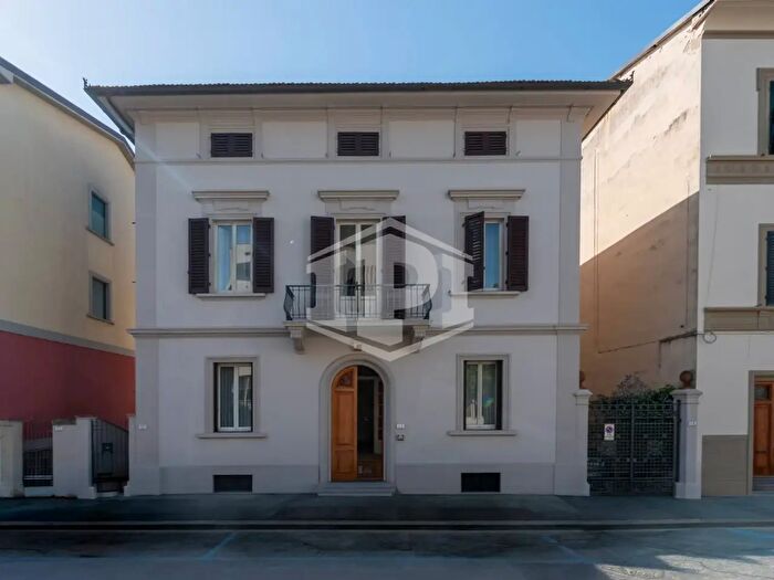 Casa con 10 locali in vendita in Via Giuseppe Verdi, Empoli