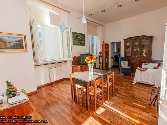 Appartamento con 5 locali in affitto in Piazzetta Jacopo da Varagine, Genova
