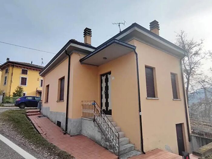 Casa bilocale in vendita in Località Mandola, Gropparello