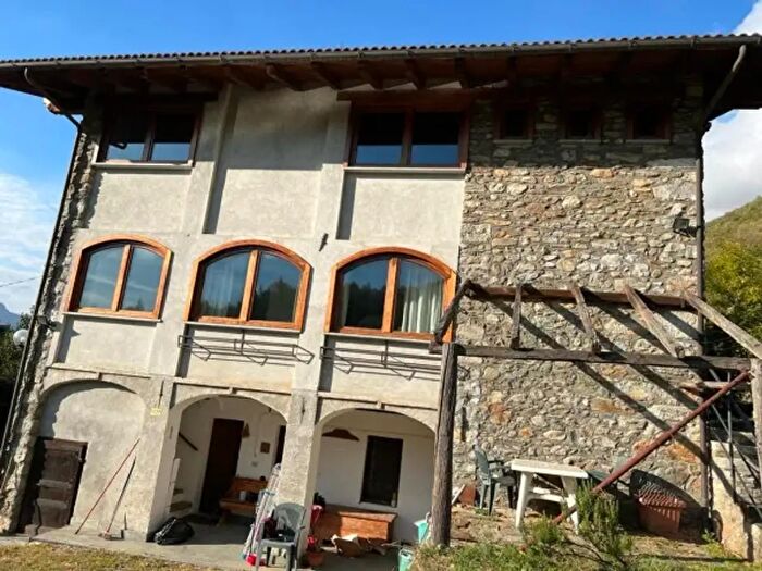 Casa con 5 locali in vendita in Settimo Vittone