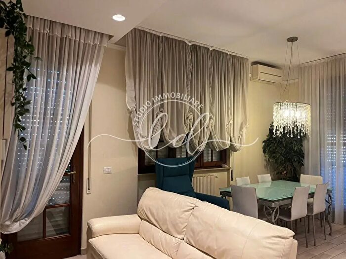 Appartamento trilocale in affitto in Viareggio