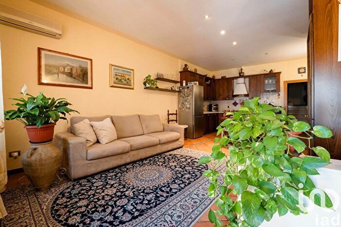 Appartamento con 7 locali in vendita in Via Beata Giovanna, Signa