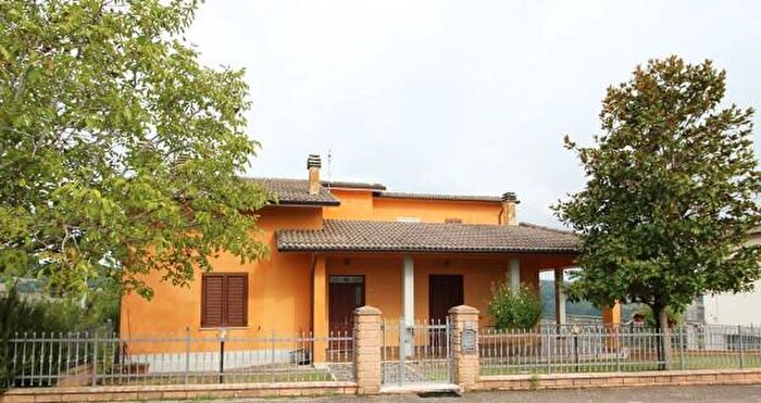 Casa con 6 locali in vendita in Acqualagna