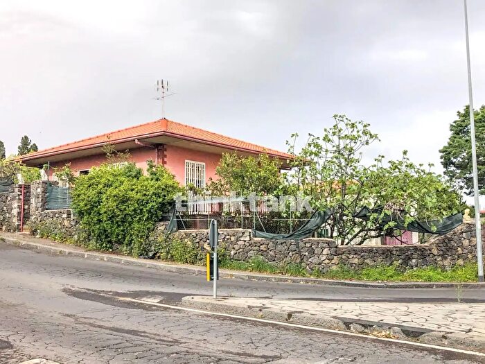 Casa con 5 locali in vendita in Via Dusmet Cardinale, Belpasso