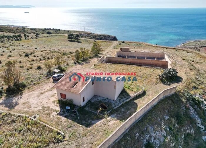 Casa con 8 locali in vendita in Piano Guastella, Erice
