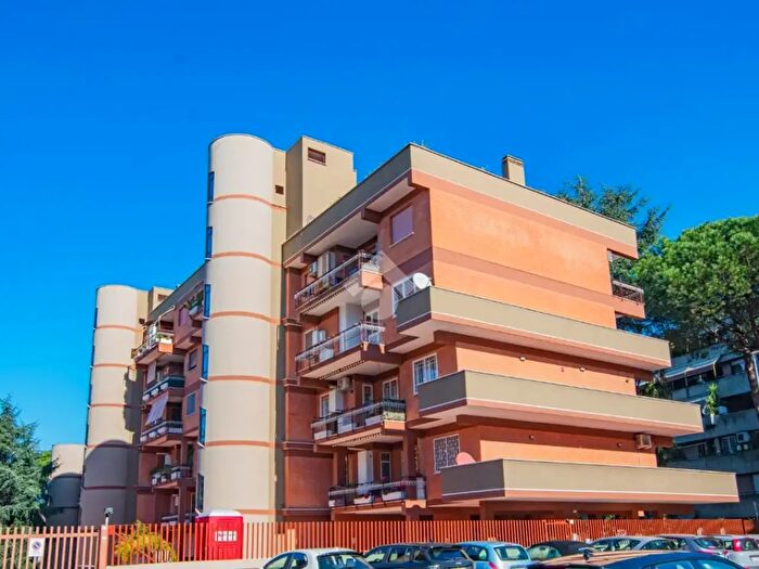 Appartamento quadrilocale in vendita in Via Umberto Saba, Roma