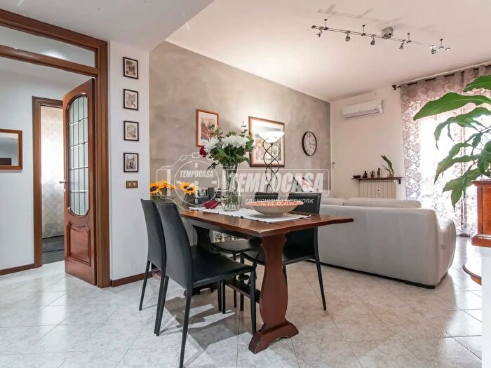 Appartamento trilocale in vendita in Via Giuseppe Durini, Gorla Minore