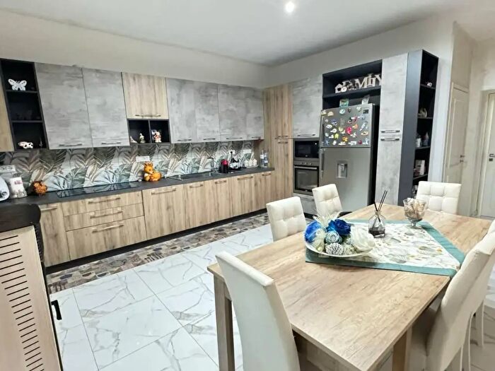 Appartamento trilocale in vendita in I Maggio, Maida