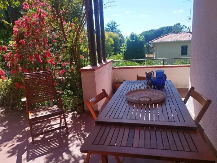 Appartamento quadrilocale in vendita in Via Lorenzini, Rosignano Marittimo